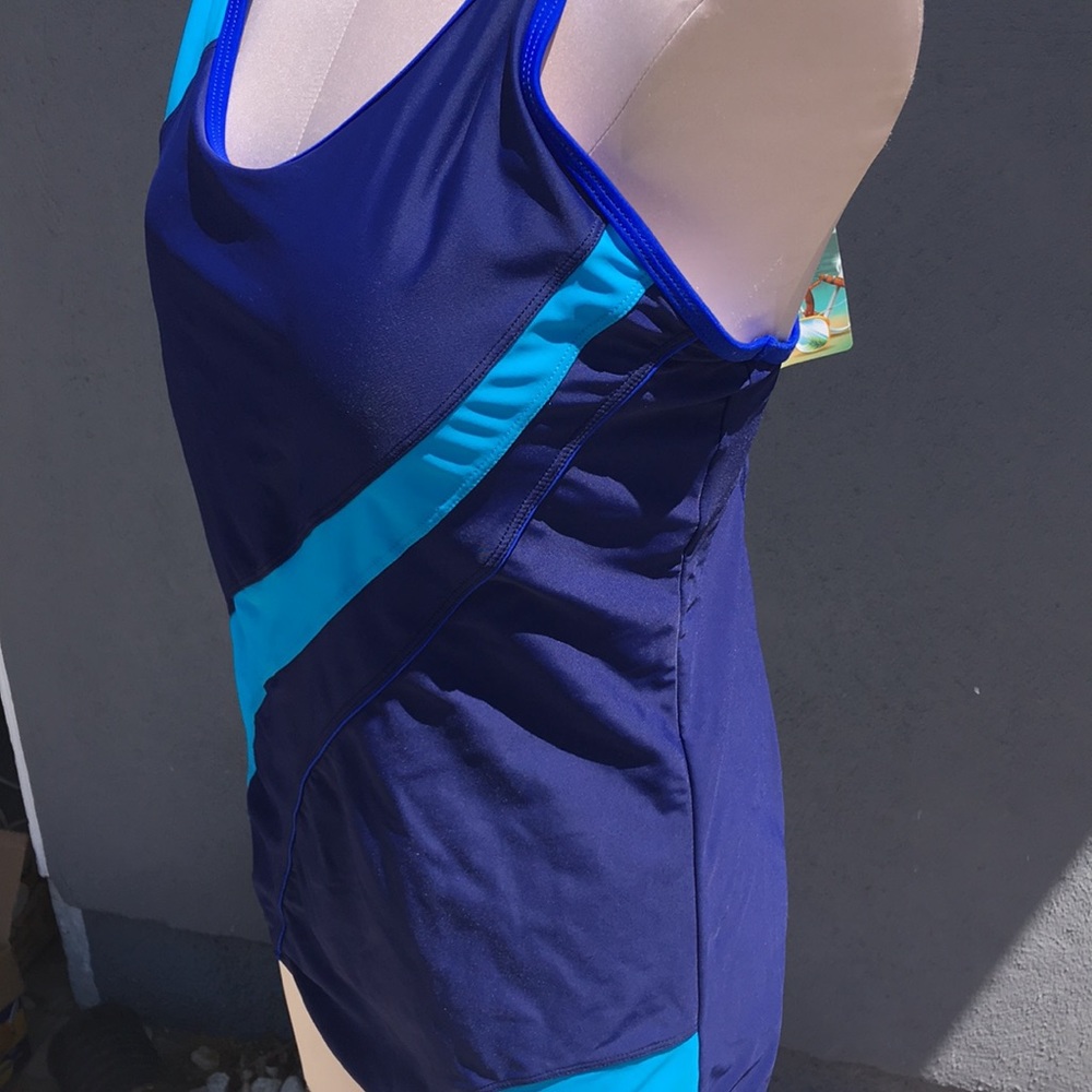 One piece - Picture 2 of 6
